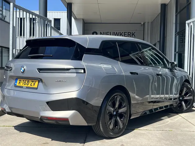 BMW iX xDrive40 High Executive 77 kWh | SOH 98% | VOL! | PANORAMADAK | LEDER | HEAD-UP DISPLAY | HAR...