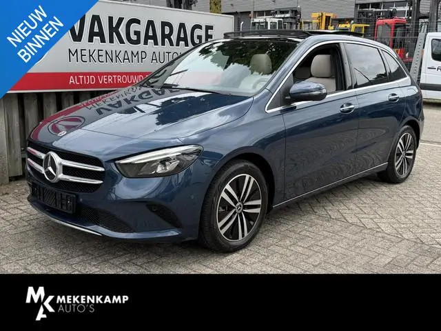 Mercedes-Benz B-klasse 250 e 17"/Panoramadak/Trekhaak/Head-up/Dodehoek/Adaptieve cruise/Camera/Stoel...