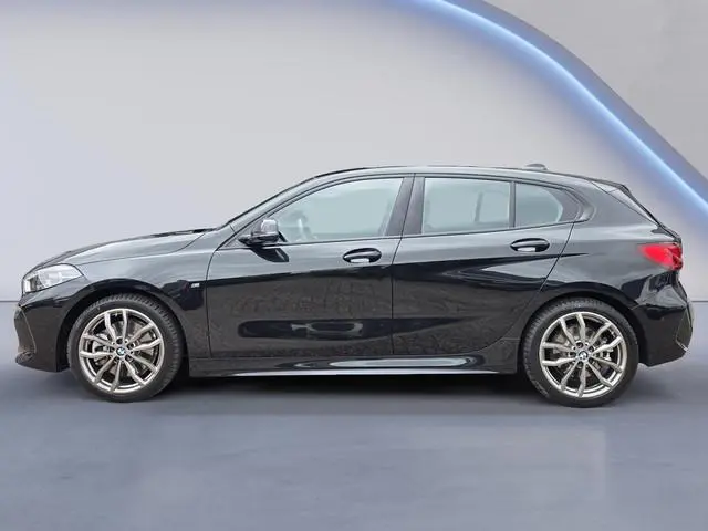 BMW 1-serie 120i M Sport /Apple Carplay/Stuur-Stoelverw./Camera/Parkeersens. Rondom/Elektr. Klep/DAB...