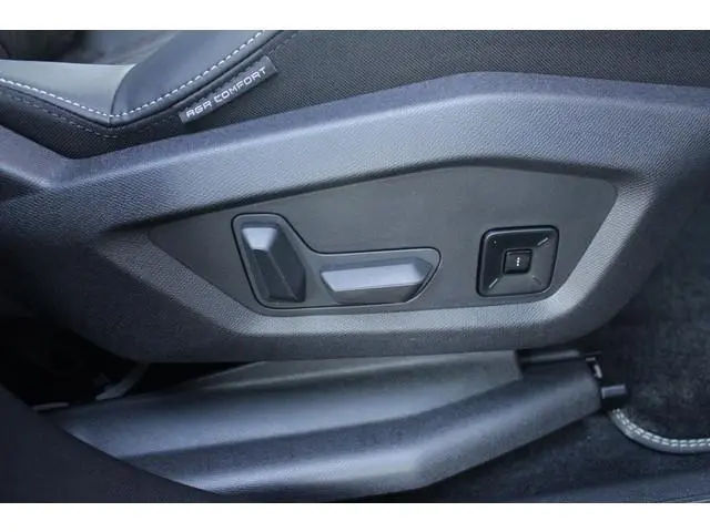 Peugeot e-5008