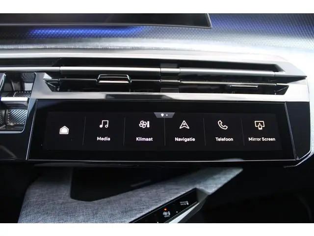 Peugeot e-5008