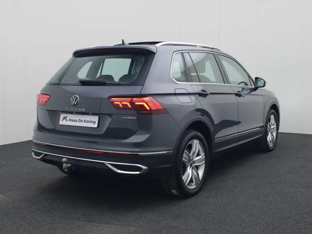 Volkswagen Tiguan 1.4TSIeHybrid 180kW/245PK Elegance DSG · Panoramadak · Trekhaak · Apple/Android Ca...