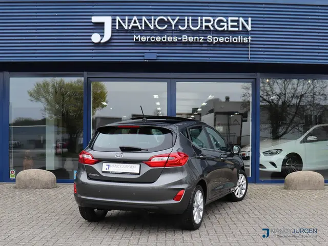 Ford Fiesta 1.0 EcoBoost Titanium | Pano | Adaptive Cruise | Camera | Sensoren Voor + Achter | Bang...