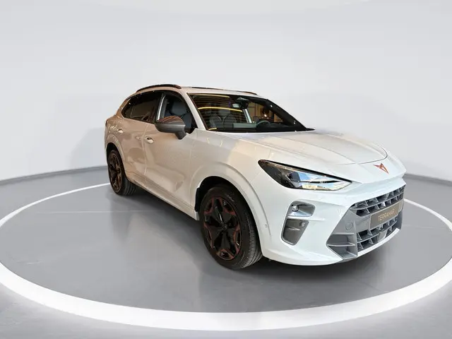 CUPRA Terramar 1.5 TSI e-Hybrid VZ Performance 272PK l Panoramadak l Wegklapbare trekhaak l Sennheis...