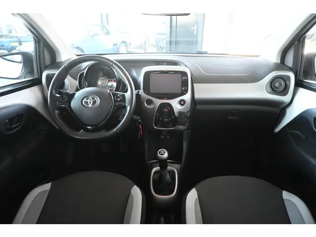 Toyota Aygo 1.0 VVT-i x-play Airco LED Elektrisch Pakket! Camera Goed Onderouden! Inruil Mogelijk!