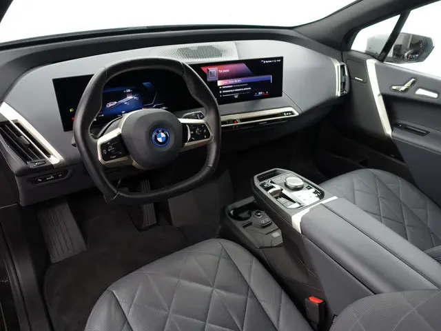 BMW iX xDrive40 M Sport Plus 77 kWh- Stoelmassage, Harman Kardon, 360 Camera, Head Up, Memory Seats,...