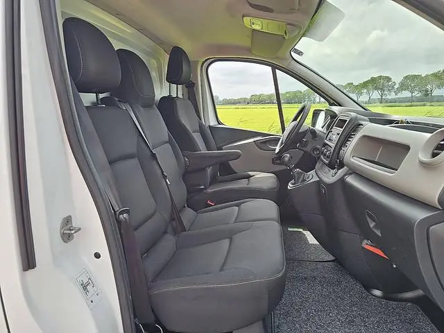 Nissan NV300