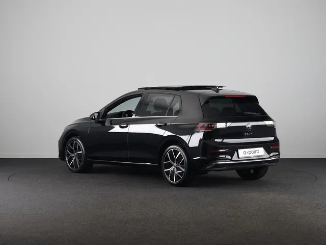 Volkswagen Golf 1.5 eTSI 50 Jahre Edition 150 pk Automaat (DSG) | Navigatie | Panoramadak | Parkeers...