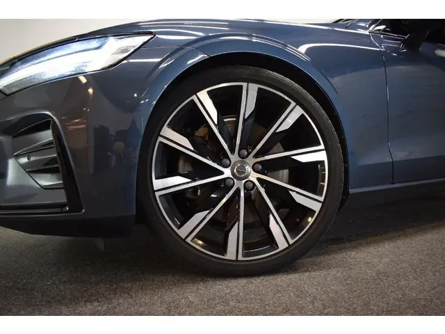 Volvo V60 2.0 T5 250pk AUT8 R-Design Leer/ Harman Kardon/ Apple CArPlay/ DAB/ Stuurverw./ CD speler