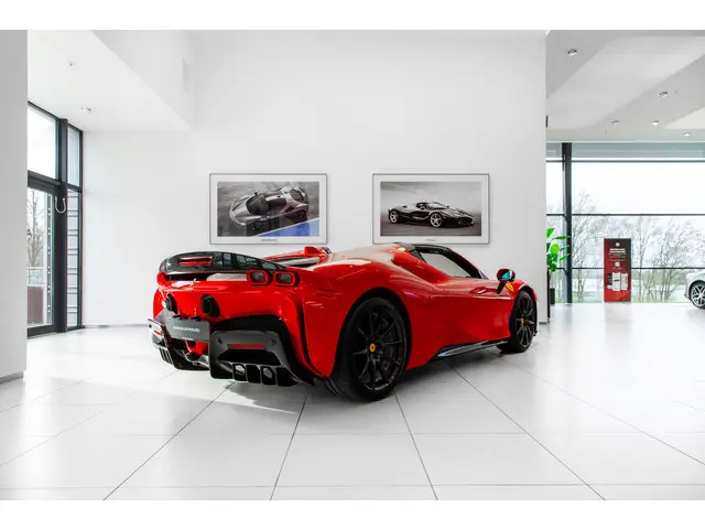 Ferrari SF90 Spider