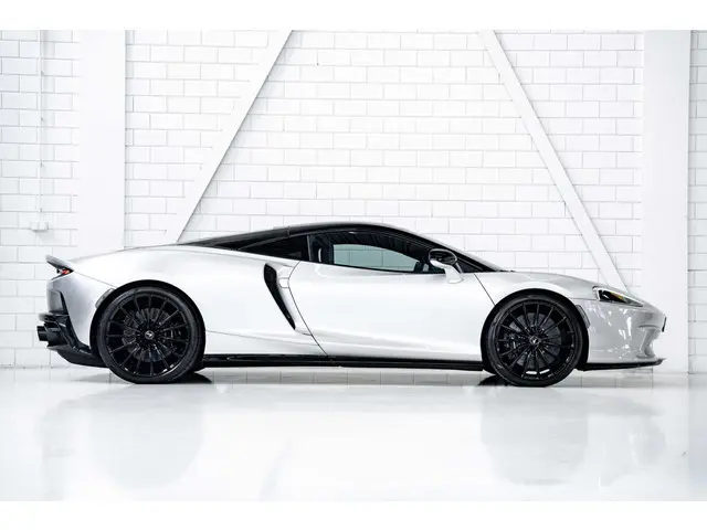 McLaren GT