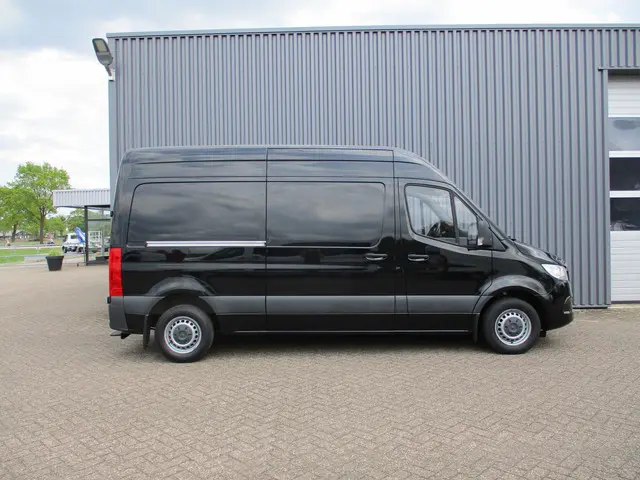 Mercedes-Benz Sprinter 214 140 Pk  L2H2 Automaat Airco Carplay