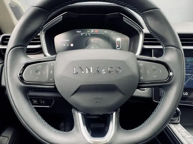 Lynk & Co 01