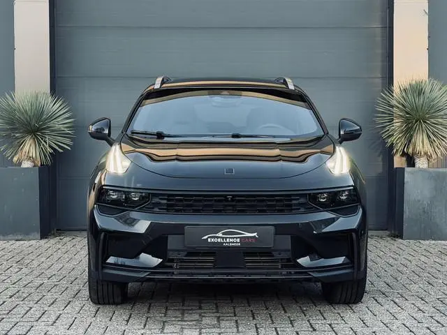 Lynk & Co 01