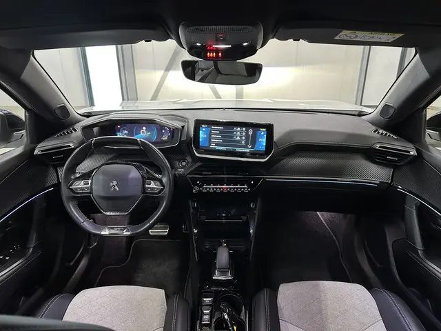 Peugeot e-2008 EV GT Pack 50 kWh | Navi | Camera |