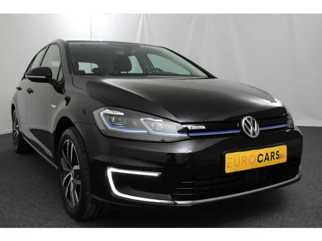 Volkswagen e-Golf Edition | Navigatie | Climate control | Cruise control | Parkeer sensoren | Lichtm...
