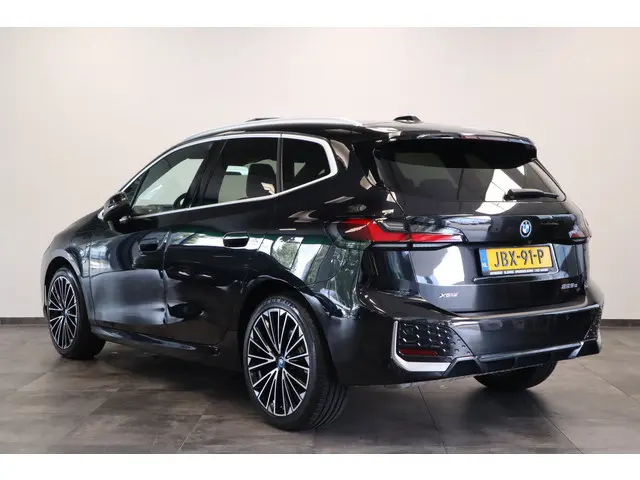 BMW 2-serie Active Tourer M-Sport 225e xDrive HUD Keyless Go/Start 360 camera LED 24 maanden garanti...