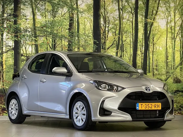 Toyota Yaris 1.5 Hybrid Active | Origineel Nederlands | Apple Carplay | Android Auto | Camera | Adaptieve Cruise Control | Lane Assist | DAB | Airconditioning |