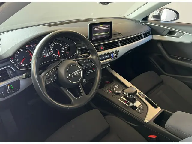 Audi A4 Avant 35 TFSI 2.0 150PK S-TRONIC SPORT EDITION NAVI/PDC/LED