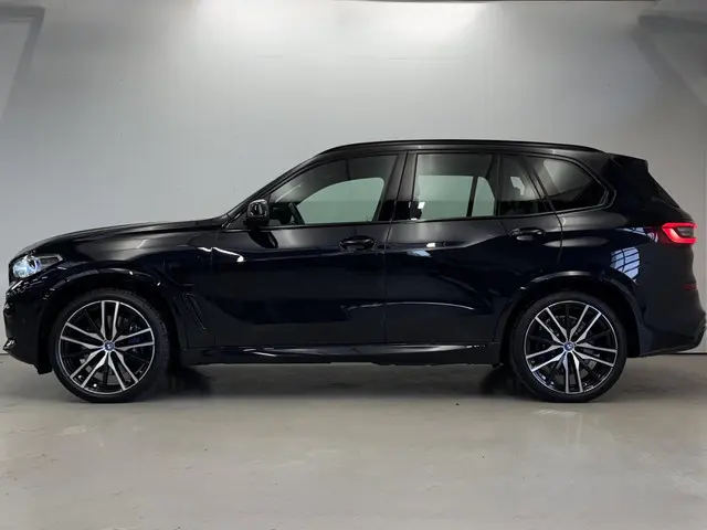 BMW X5 xDrive45e High Executive | M-Sport | Luchtvering | 22 inch velgen | Trekhaak | Panoramadak |...
