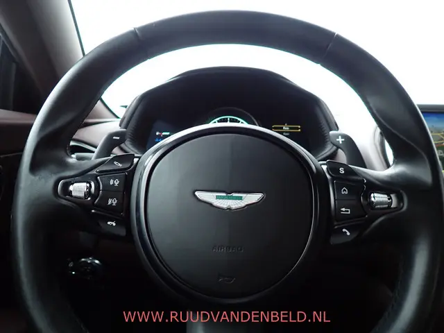 Aston Martin DB11