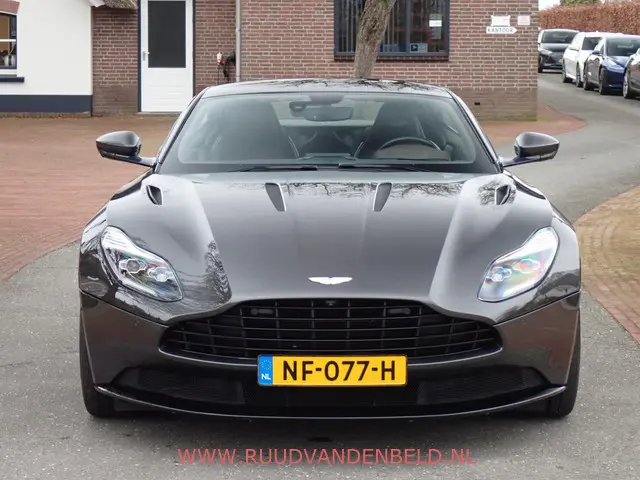 Aston Martin DB11