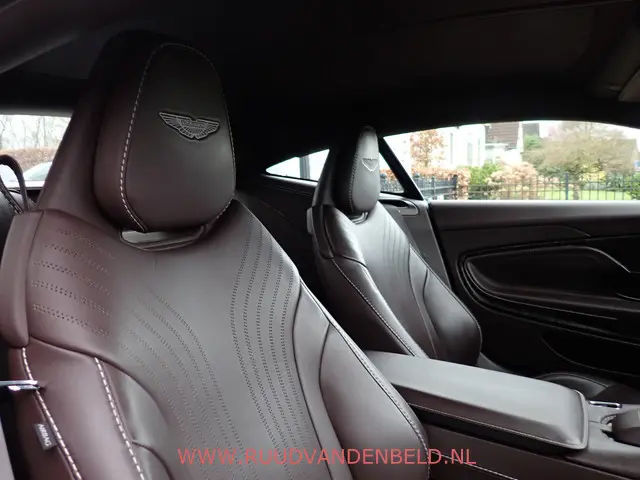 Aston Martin DB11