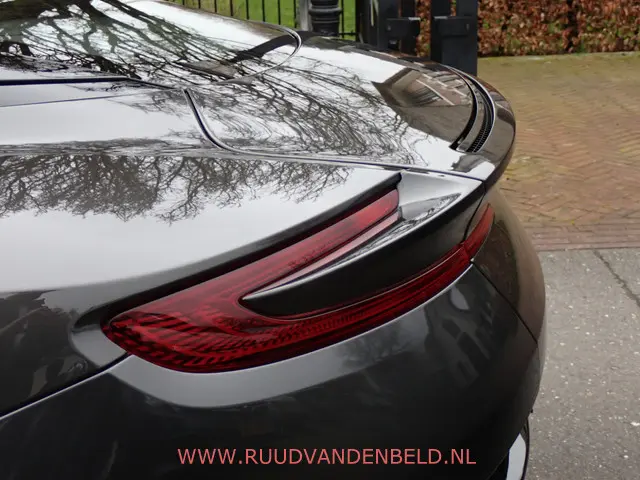 Aston Martin DB11
