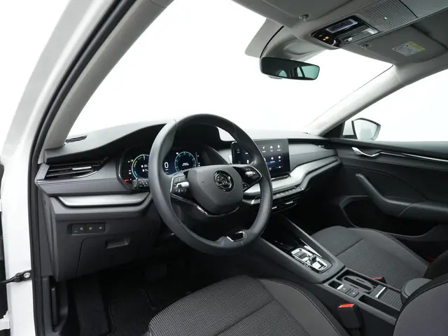 Skoda Octavia Combi 1.4 TSI iV 204 pk PHEV Ambition | Parkeersensoren voor/achter | Carplay | Drivin...