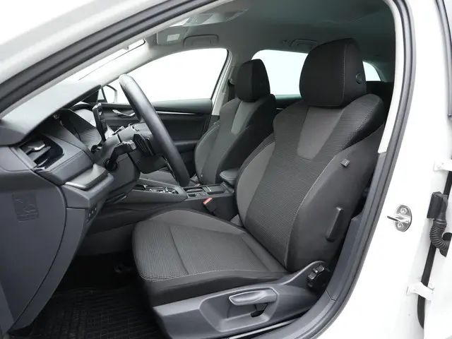 Skoda Octavia Combi 1.4 TSI iV 204 pk PHEV Ambition | Parkeersensoren voor/achter | Carplay | Drivin...