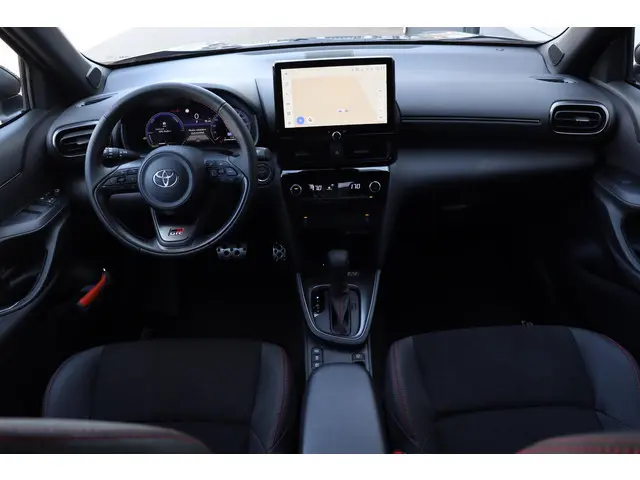Toyota Yaris Cross 1.5 Hybrid 130 GR SPORT , Stoelverwarming , Nu met €3080 demovoordeel