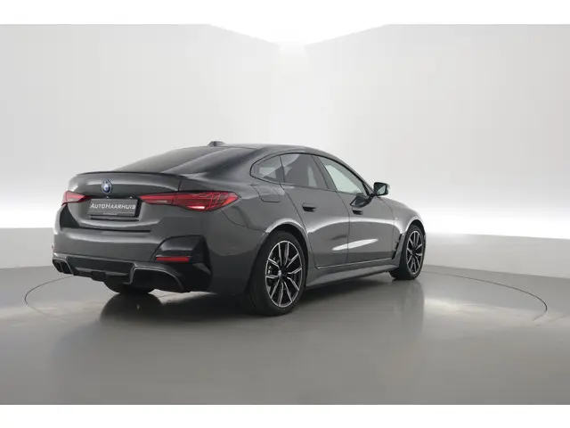 BMW i4 eDrive40 M Sport Pro 84 kWh | S/K-Dak | Elek. Trekhaak | Shadowline | Widescreen | Adapt. Cru...