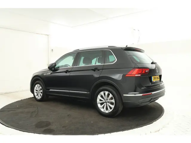 Volkswagen Tiguan 1.5 TSI Elegance Automaat, Volleder, Digital Dash