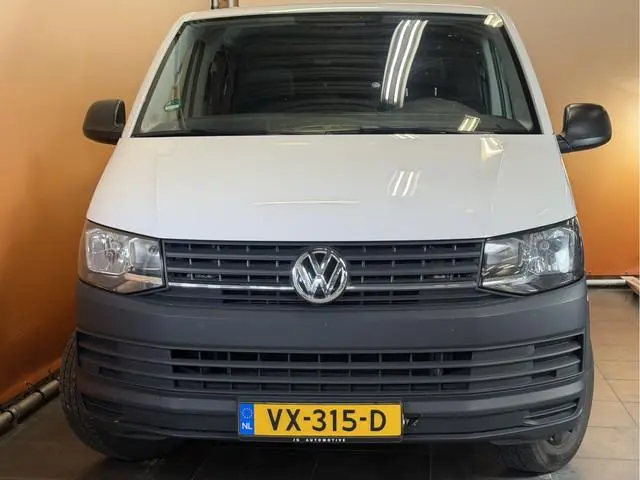Volkswagen Transporter 2.0 TDI L2H1 Highline Dub Cab NAP captain chairs | carplay | lmv | trekhaak