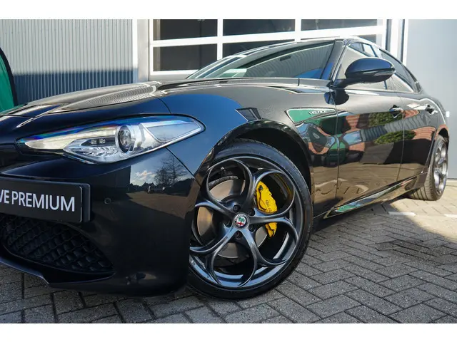 Alfa Romeo Giulia 2.0 T AWD Veloce