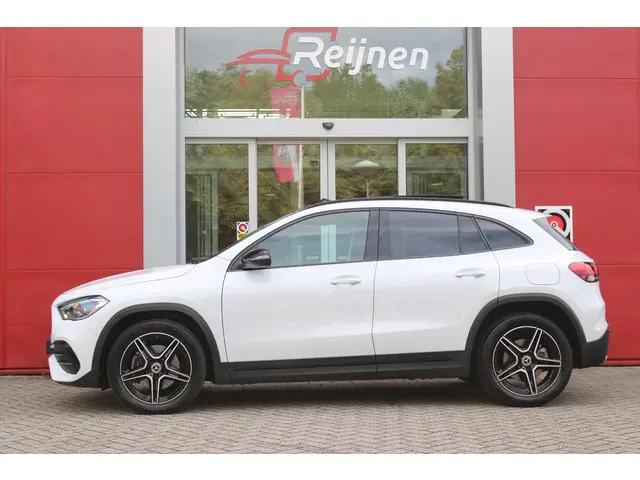 Mercedes-Benz GLA-klasse 250 e 218PK AUTOMAAT BUSINESS SOLUTION AMG | PANORAMISCH SCHUIF/KANTEL DAK...