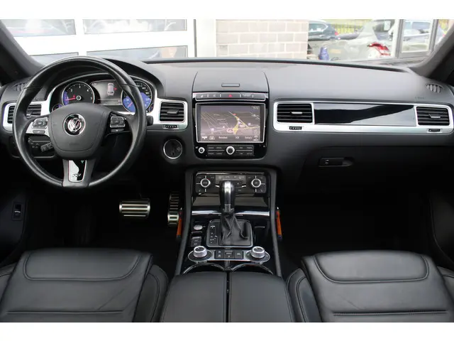 Volkswagen Touareg 3.0 TDI R-line / Panoramadak / Dynaudio / 360 Camera