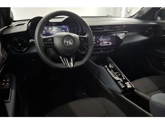 Alfa Romeo Junior Elettrica 54 kWh SOH 97% / Parkeerhulp / Carplay