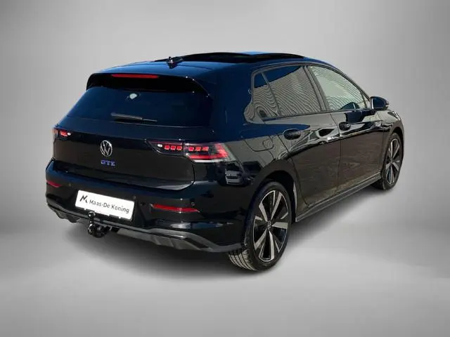 Volkswagen Golf 1.5eHybrid 200kW/272PK Black Style GTE · Panoramadak · Leder · Trekhaak · Camera · G...