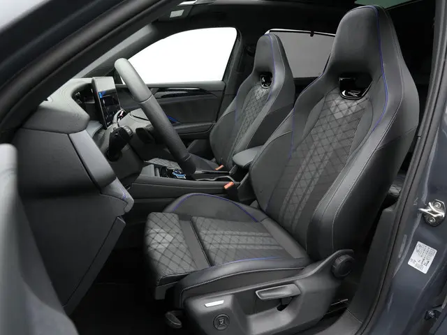 Volkswagen Tayron 1.5 eHybrid 204 pk R-Line Edition | Panoramadak | Adaptief onderstel | Stuur-/acht...