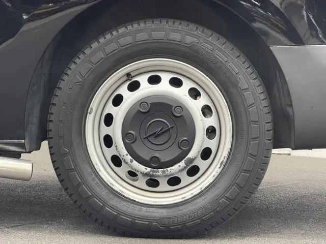 Opel Vivaro-e Combi L3H1 75 kWh Opel Vivaro-e Combi 75-kWh L3H1 9-persoons PERSONENBUS Airco| Navi|...