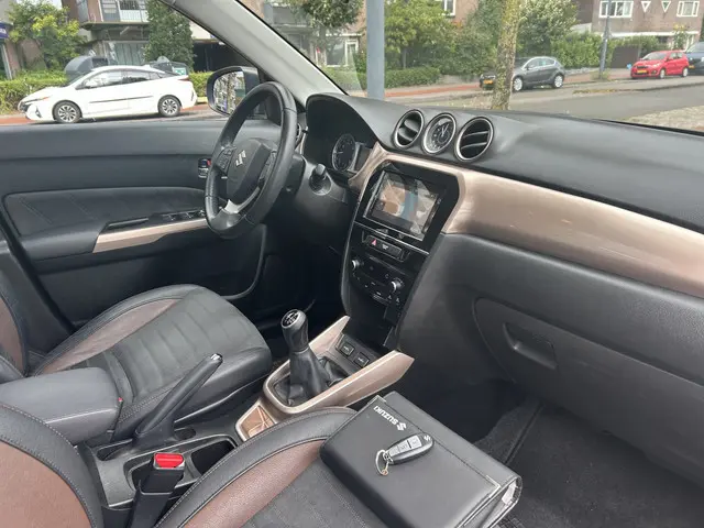 Suzuki Vitara 1.6 High Executive Pano Airco/ECC Navi Leer 1e eig.