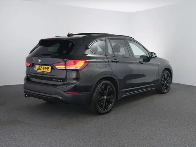 BMW X1 xDrive25e | Pano | SOH 88.3% | LED | Leer | Keyless | HUD |