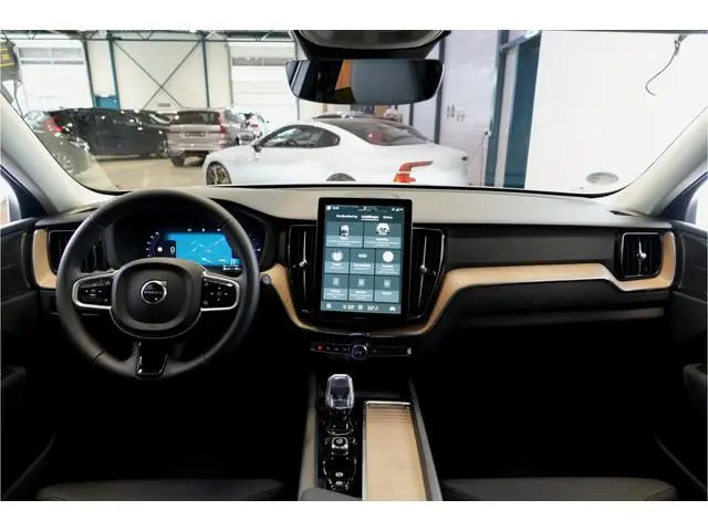 Volvo XC60 2.0 T8 AWD 335kW/456pk Aut8 Plug-in hybrid Plus Dark HARMAN/KARDON + PANORAMADAK + 360 CA...