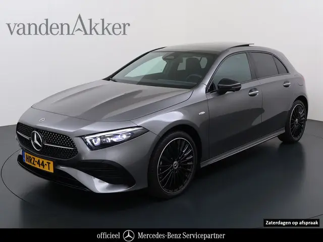 Mercedes-Benz A-klasse 250e AMG // istronic // Panoramadak // Headup // 360 Camera // 19" // Carplay...