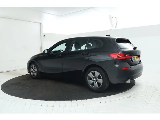 BMW 1-serie 116d High Executive 5 Deurs hb, Navigatie, Climate