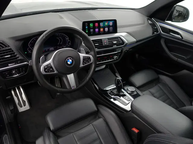 BMW X3 xDrive30e eDrive M Sport Shadowline Aut- Panoramadak, Sfeerverlichting, Carplay, Android Auto...