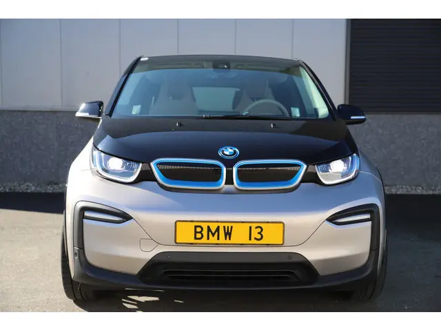 BMW i3 Executive 120Ah 42 kWh/Lodge/*Kashmir Silver*/2xAdaptive/Carplay/W-pomp/3-Fase