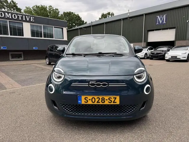 Fiat 500 RED 42 kWh VAN: 16.900,- VOOR: 14.877,- UW WKVOORDEEL: 2.023,- | SOH 92% | NAVIGATIE | AIRC...