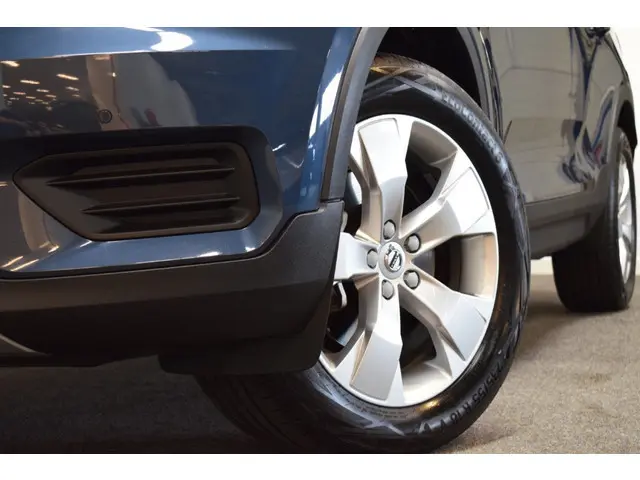 Volvo XC40 T2 130pk AUT8 Momentum BNS Adapt. Cruise/ Apple CarPlay/ Camera/ Stoel en Stuur verw.